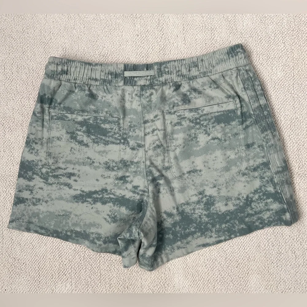 ATHLETA Farallon Short Fog Camo Coast Green Women’s Size: Small - Picture 5 of 16
